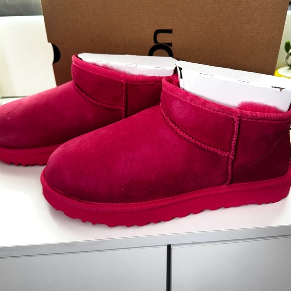 Women’s classic ultra mini UGGS - Picture 4 of 4